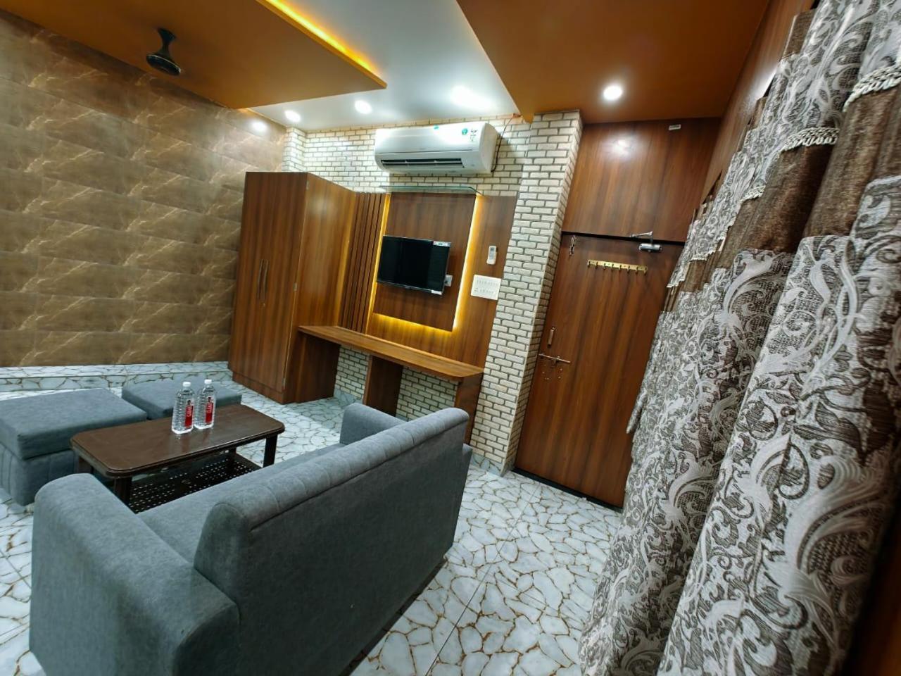 Shri Kailash Pati Guest House- Opposite Kashi Vishwanath Temple Varanasi Exterior foto